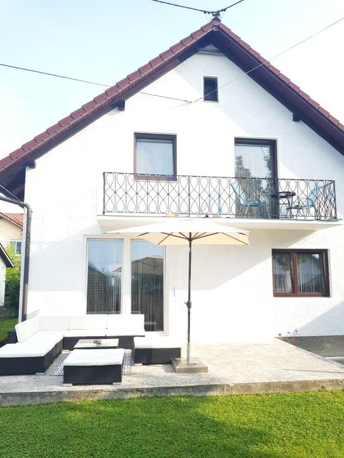Bogi'S Ferienhaus - Pension Laakirchen Exterior photo